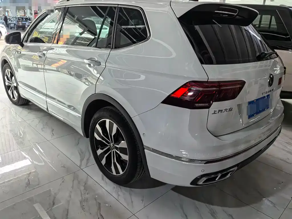 Volkswagen Tiguan L — фото 8