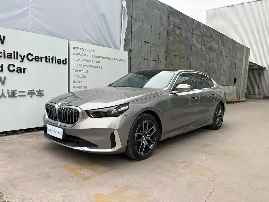 BMW 5 Series — фото 1