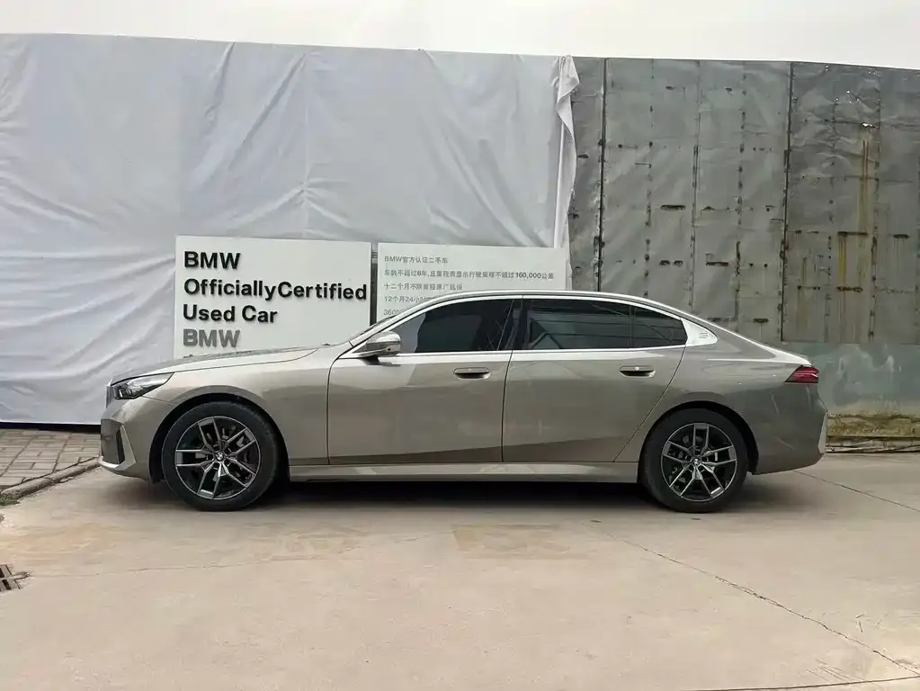 BMW 5 Series — фото 2