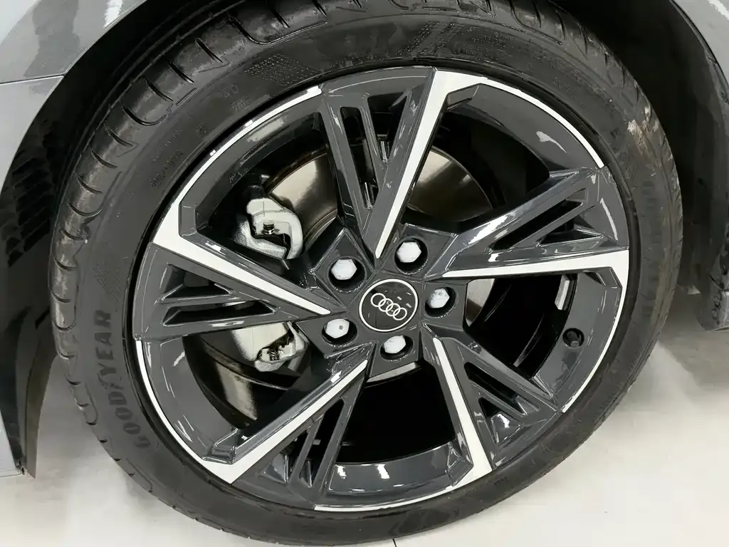 Audi A3 2023 из CN, фото 8