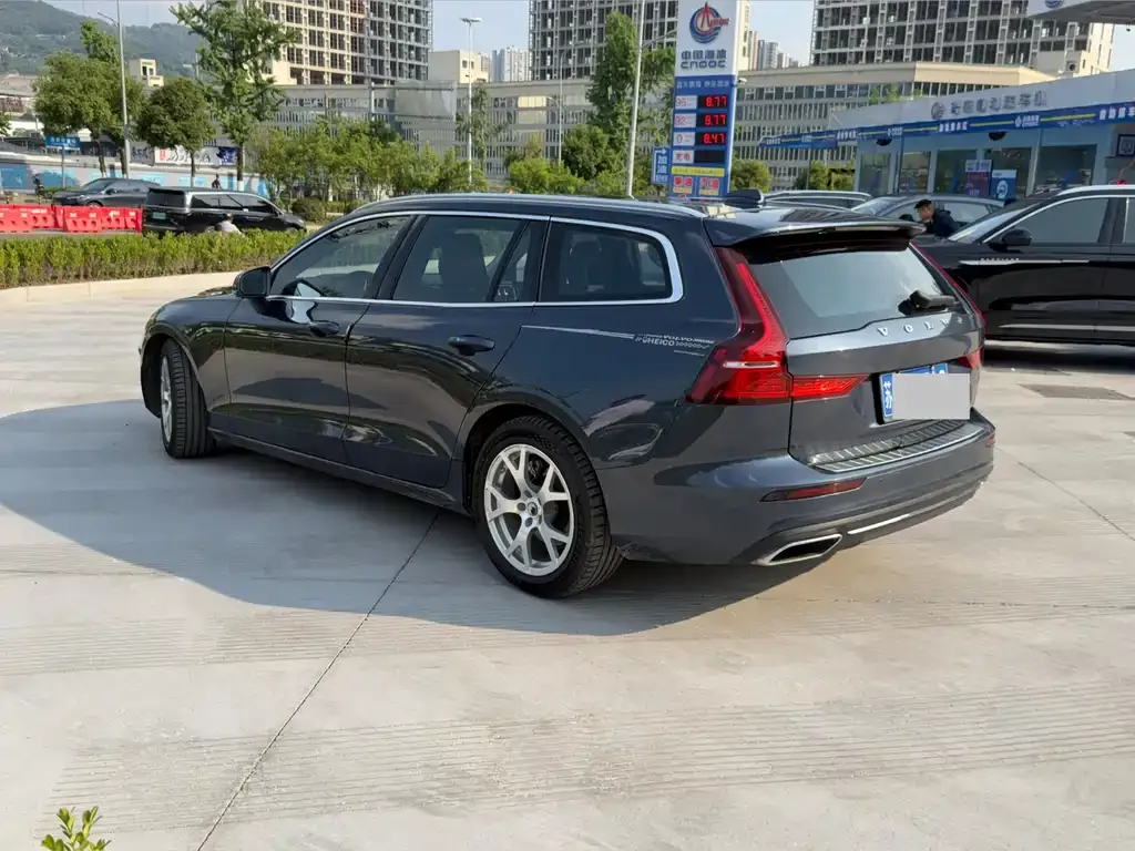 Volvo V60 2022 из CN, фото 5