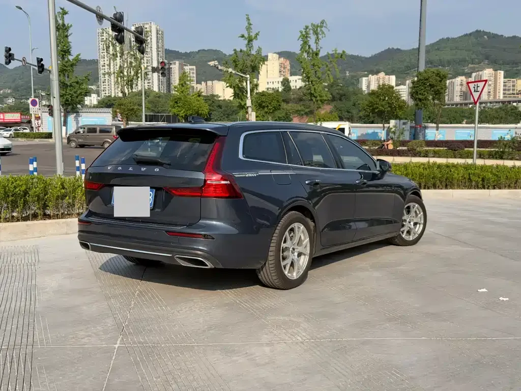 Volvo V60 2022 из CN, фото 3