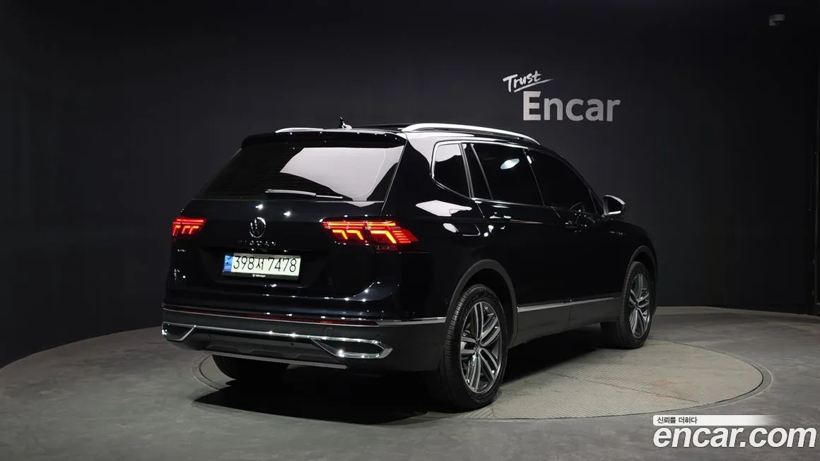 Volkswagen Tiguan — фото 8