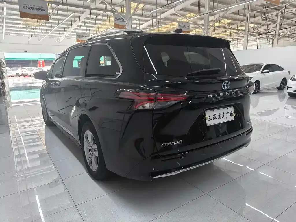 Toyota Sienna — фото 9