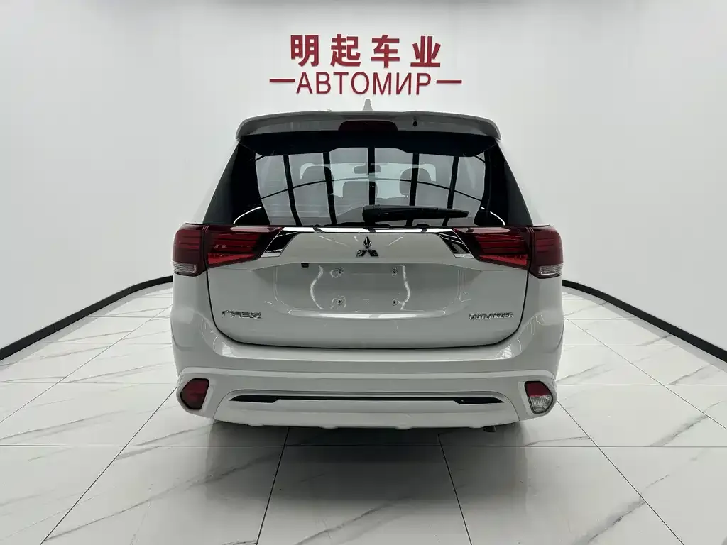 Mitsubishi Outlander — фото 2