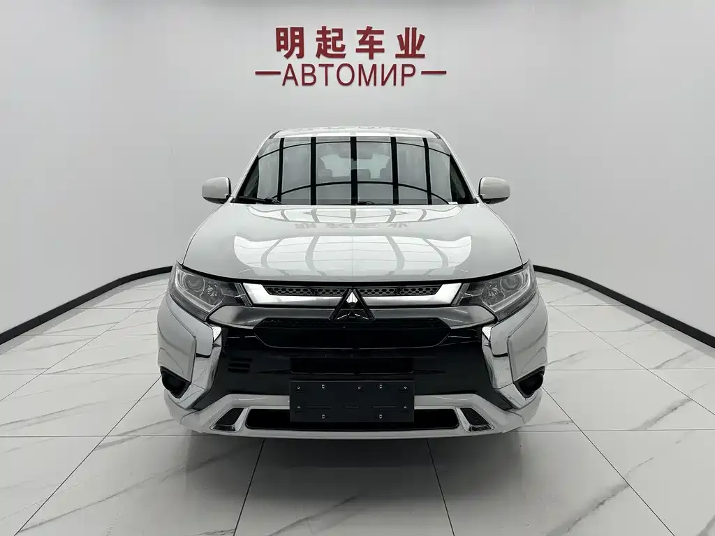 Mitsubishi Outlander — фото 10