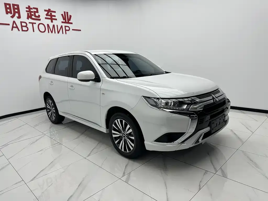 Mitsubishi Outlander — фото 3