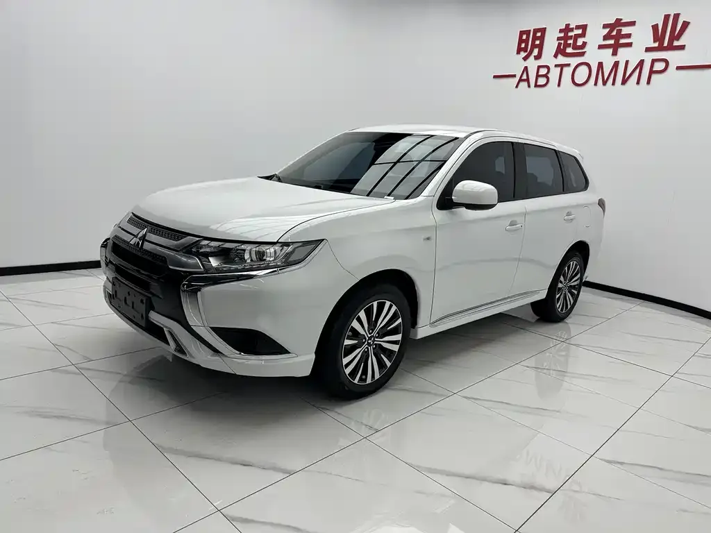 Mitsubishi Outlander — фото 9