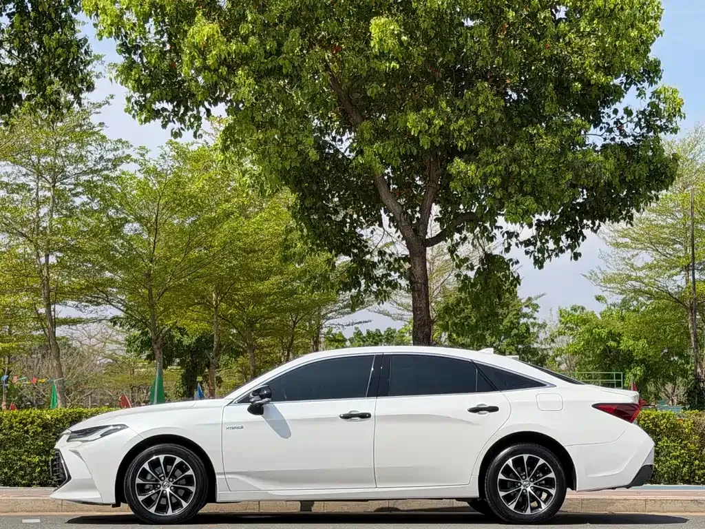 Toyota Avalon — фото 10