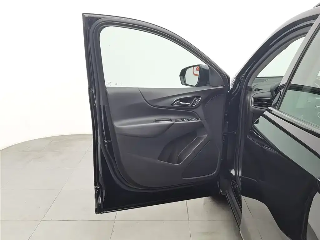 Chevrolet Equinox 2023 из CN, фото 3