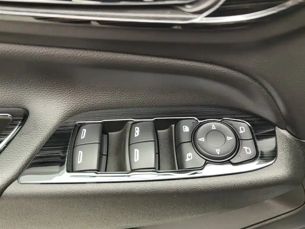 Chevrolet Equinox 2023 из CN, фото 10