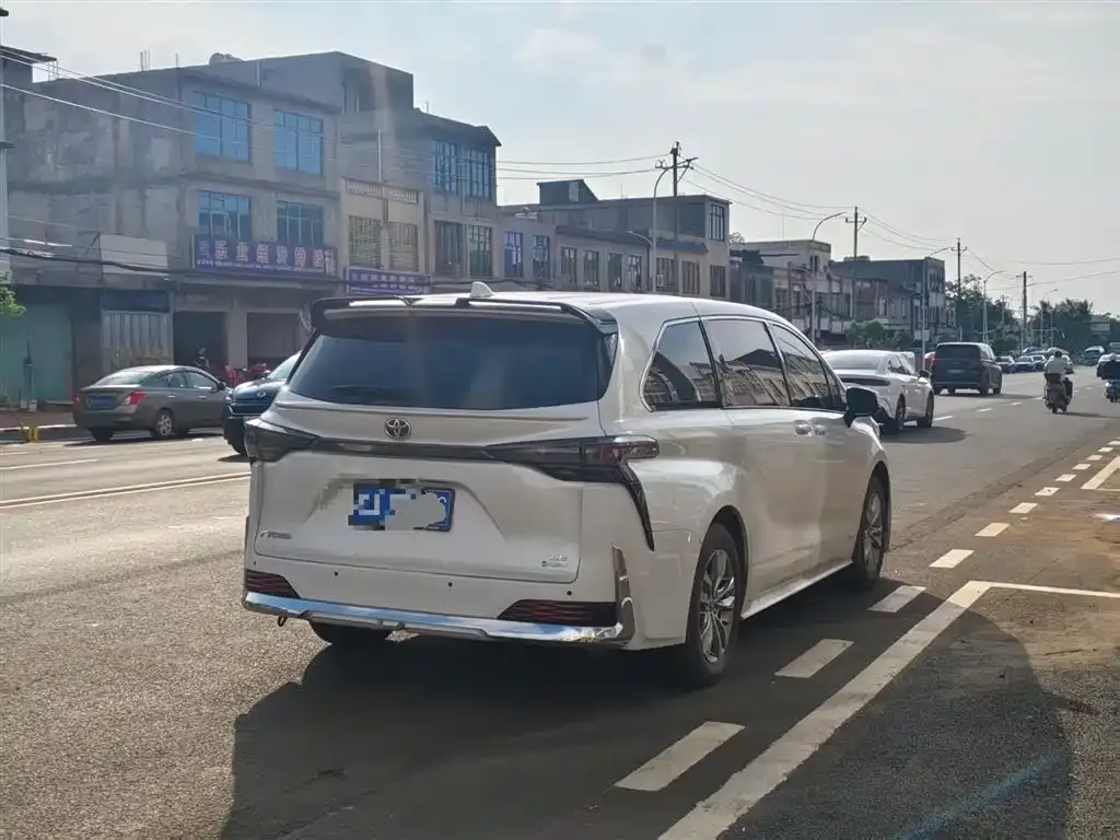 Toyota Sienna 2024 из CN, фото 6