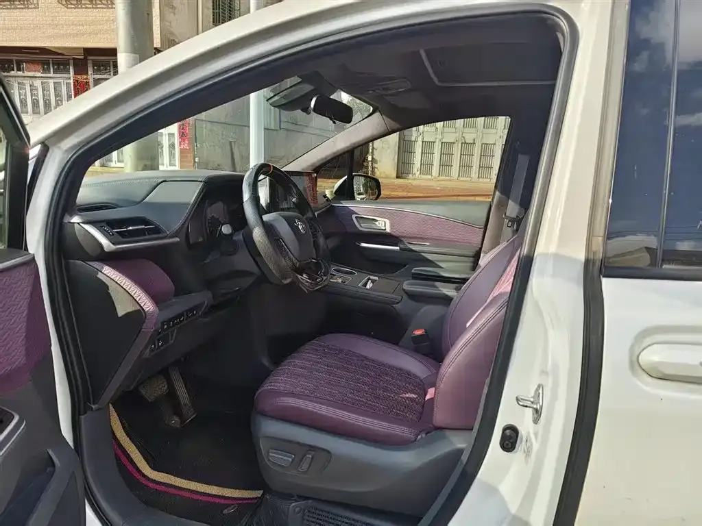 Toyota Sienna 2024 из CN, фото 4
