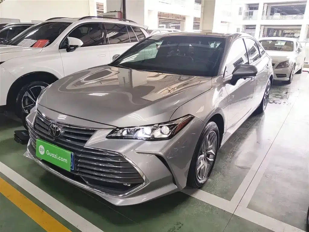Toyota Avalon — фото 1