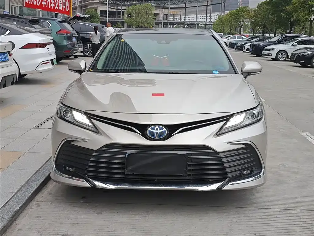 Toyota Camry — фото 7