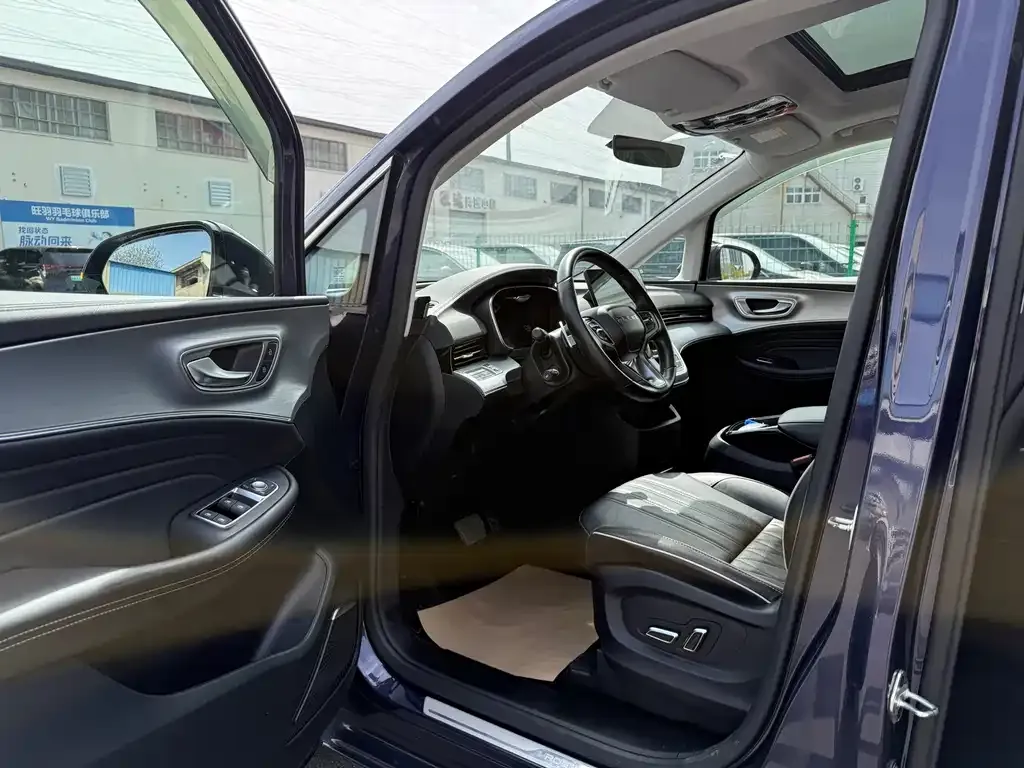 Roewe iMAX8 2023 из CN, фото 3
