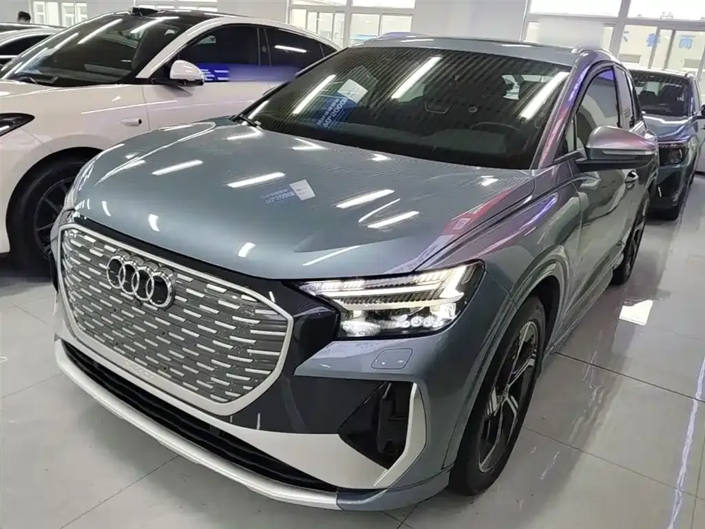 Audi Q4 e-tron — фото 1