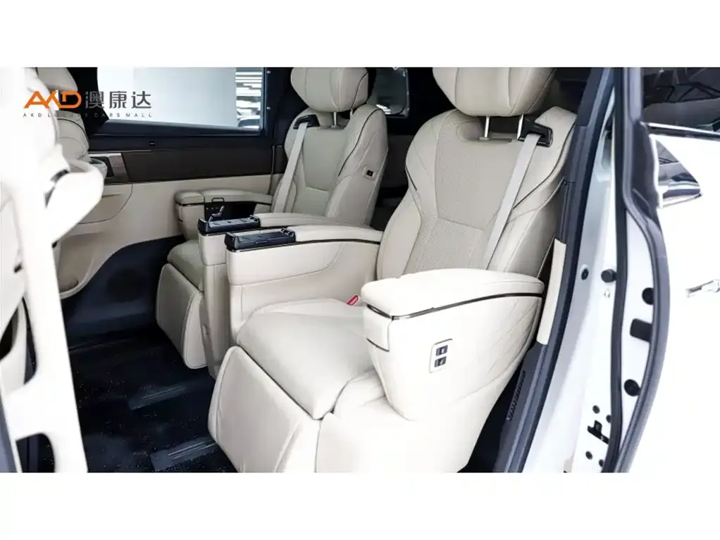 Toyota Alphard — фото 7