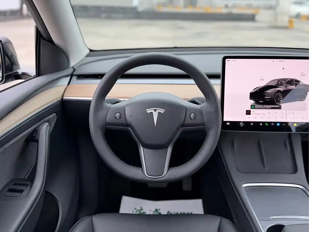 Tesla Model Y — фото 7