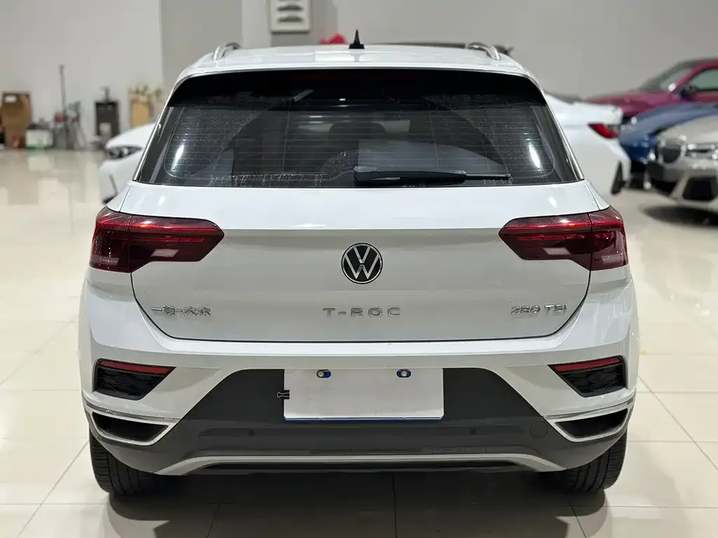Volkswagen T-Roc — фото 6