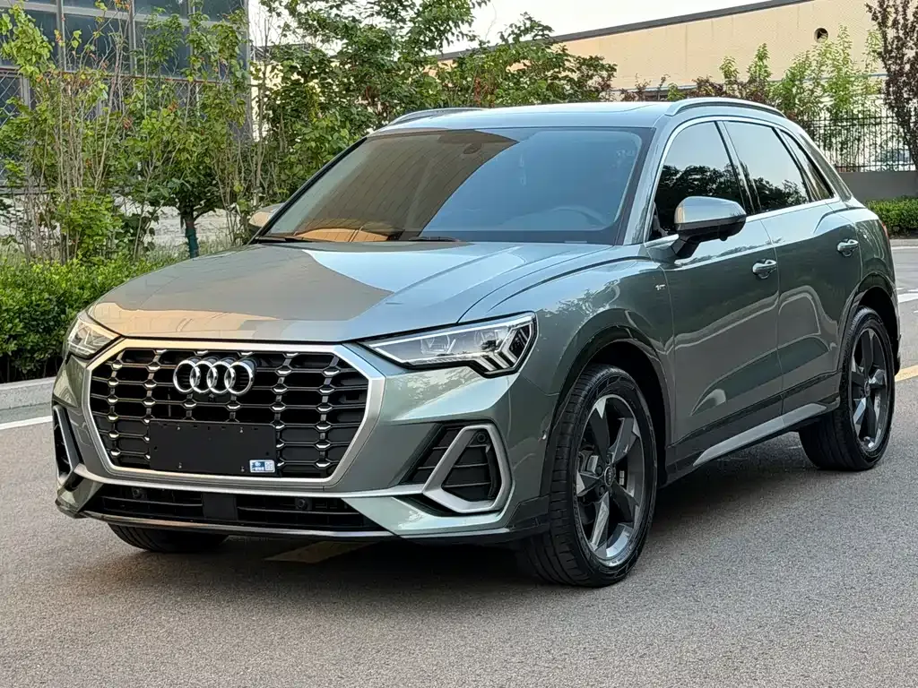Audi Q3 — фото 1
