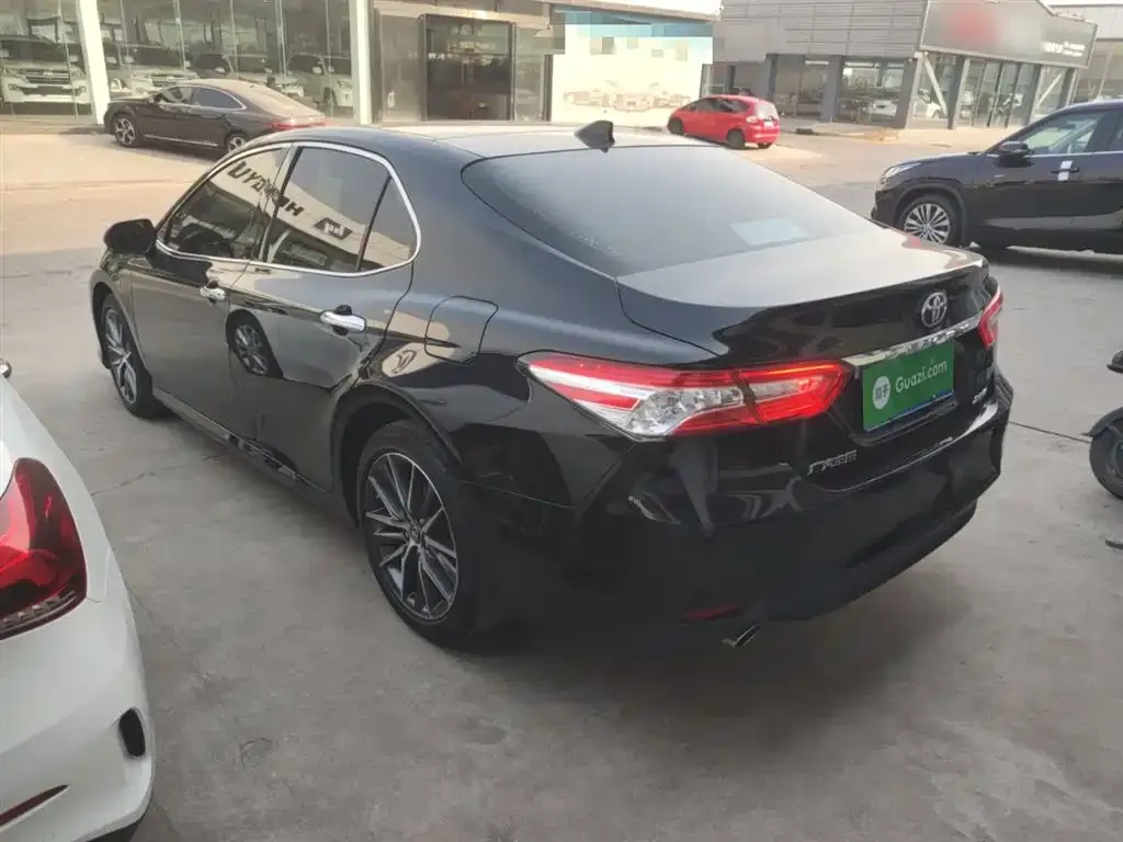 Toyota Camry — фото 2