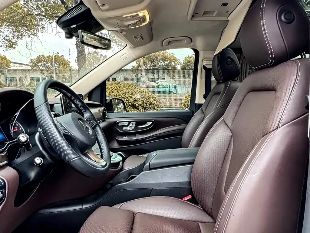 Mercedes-Benz V-Class 2024 из CN, фото 3