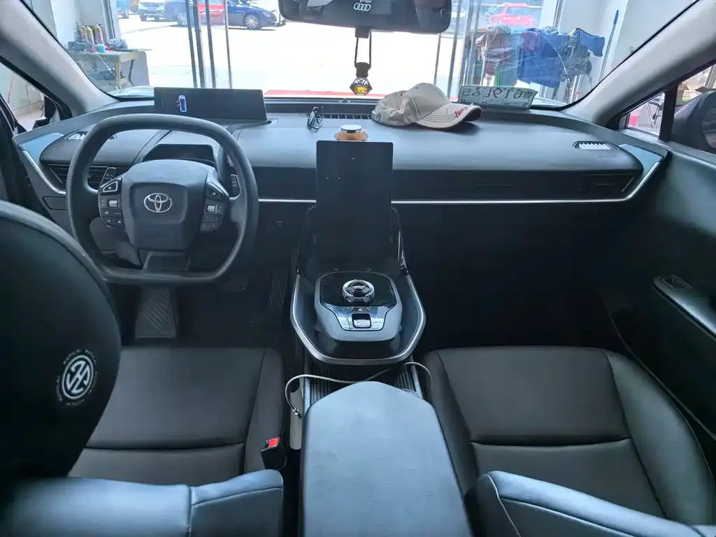 Toyota bZ3 2024 из CN, фото 4