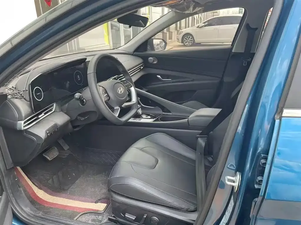 Hyundai Elantra — фото 3