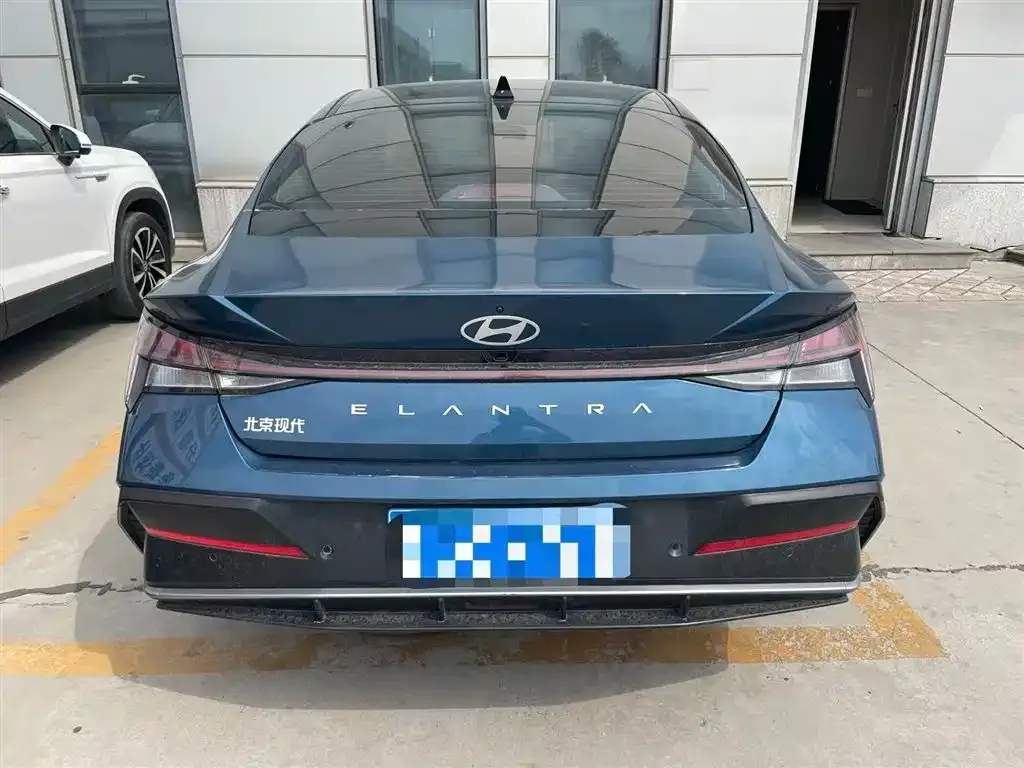 Hyundai Elantra — фото 7