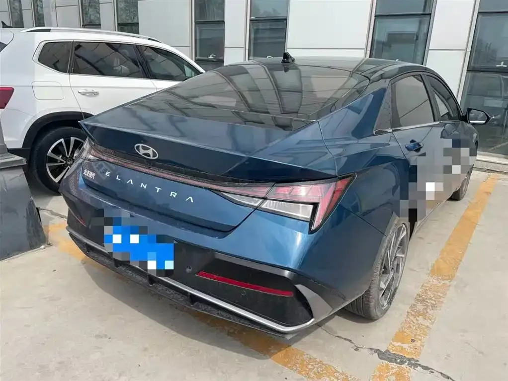 Hyundai Elantra — фото 4