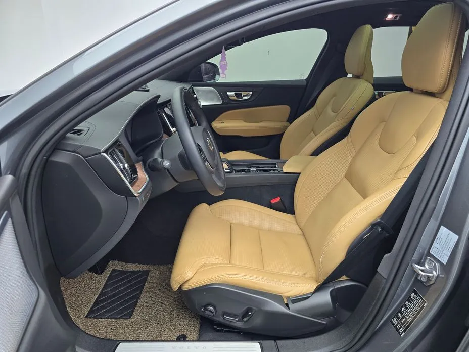 Volvo V60 2021 из KR, фото 7