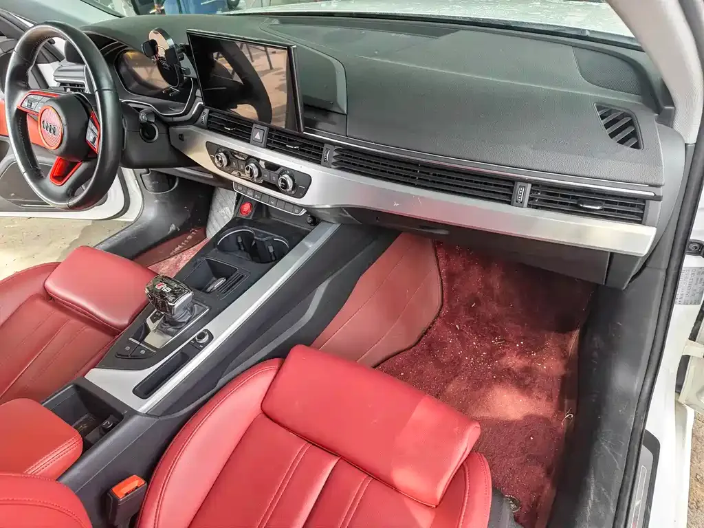Audi A4L 2021 из CN, фото 6