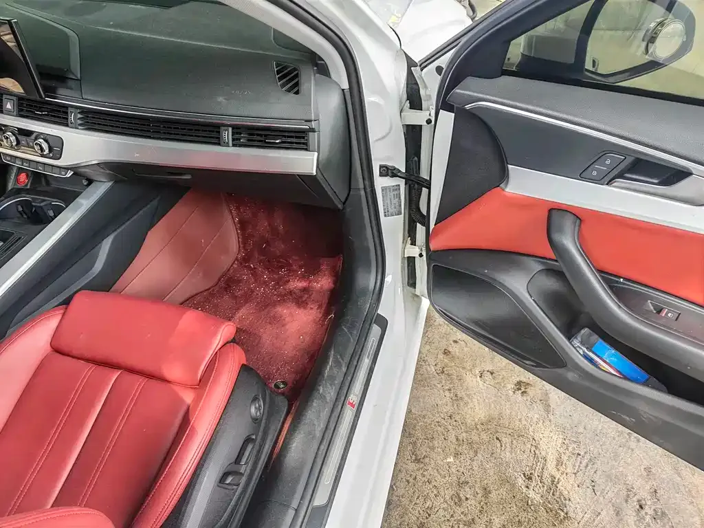 Audi A4L 2021 из CN, фото 9