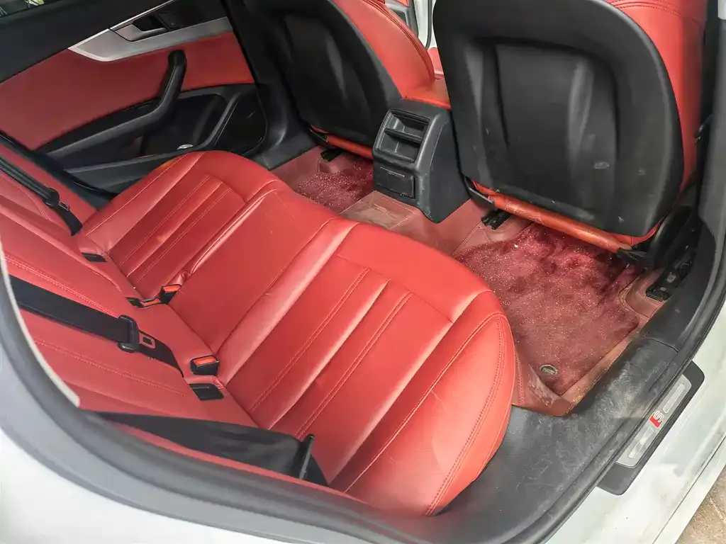 Audi A4L 2021 из CN, фото 10