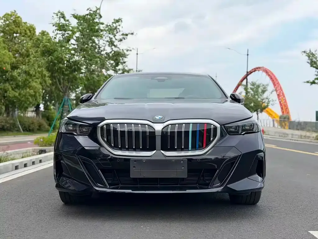 BMW 5 Series 2024 из CN, фото 2