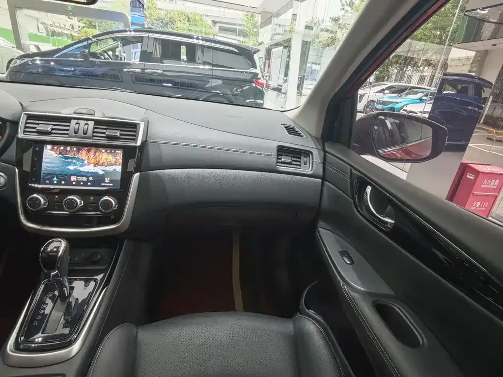 Nissan Tiida 2022 из CN, фото 8