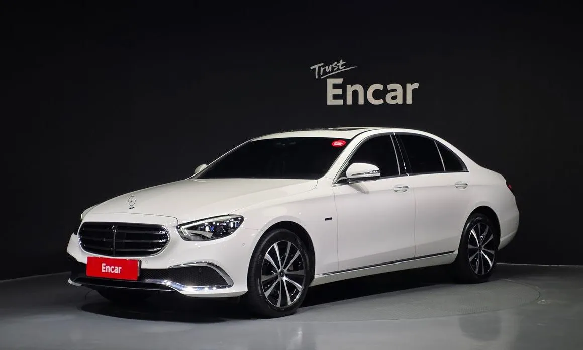Mercedes-Benz E-Class — фото 1