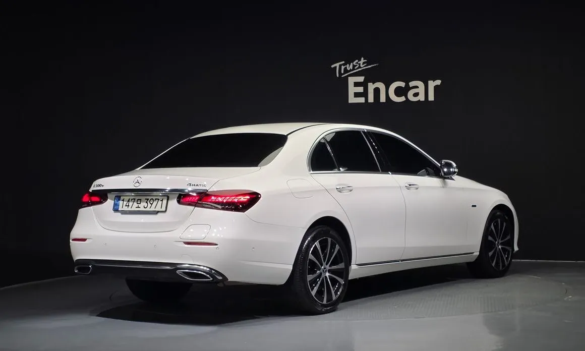 Mercedes-Benz E-Class — фото 2