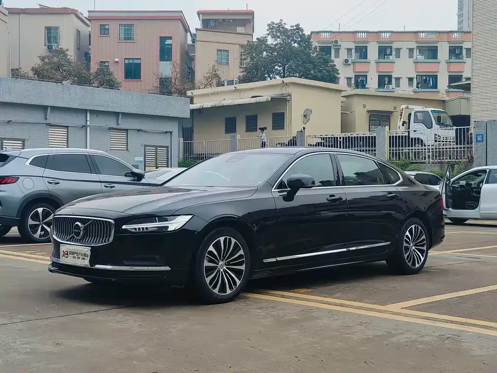 Volvo S90 — фото 1