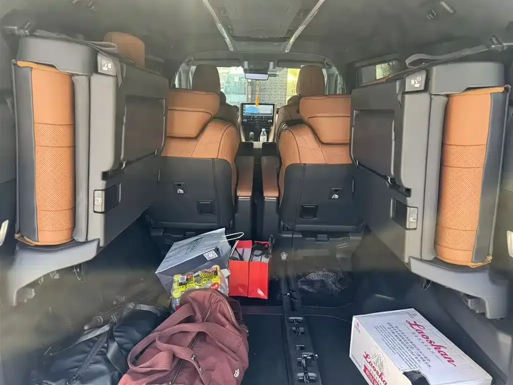 Toyota Alphard — фото 6