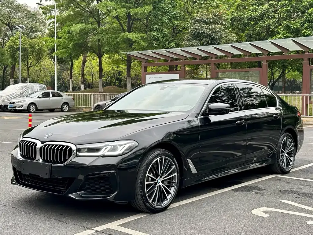 BMW 5 Series — фото 1
