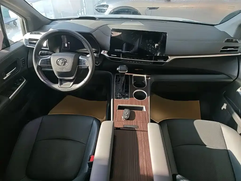 Toyota Granvia — фото 8