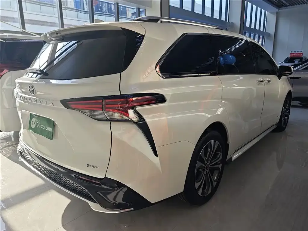 Toyota Granvia — фото 10