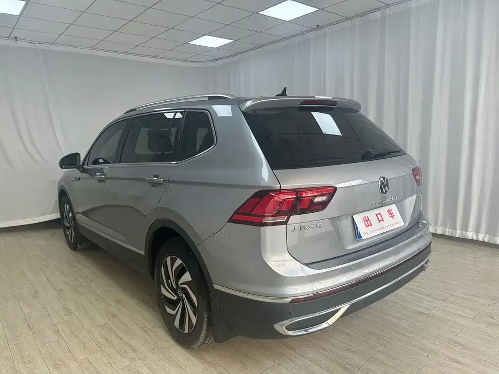 Volkswagen Tiguan L — фото 9