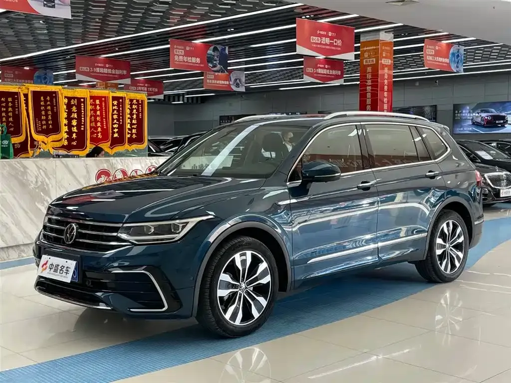 Volkswagen Tiguan L — фото 1