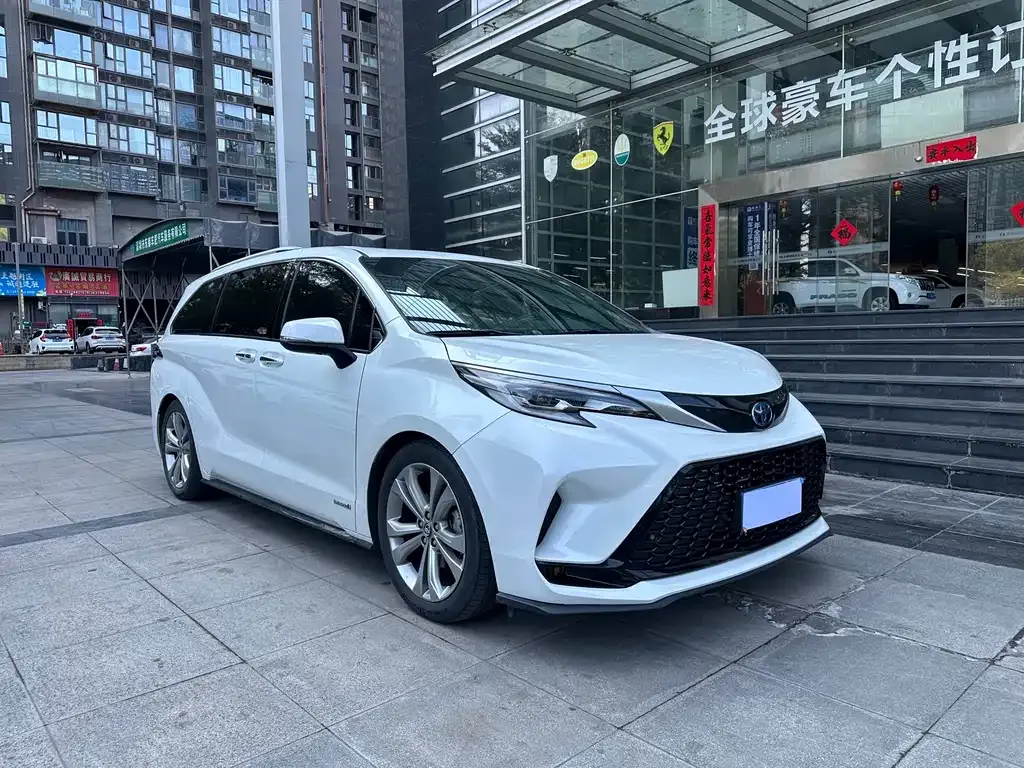 Toyota Sienna — фото 5