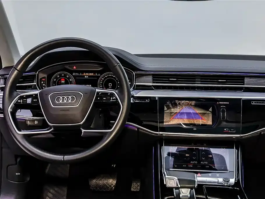 Audi A8 — фото 6