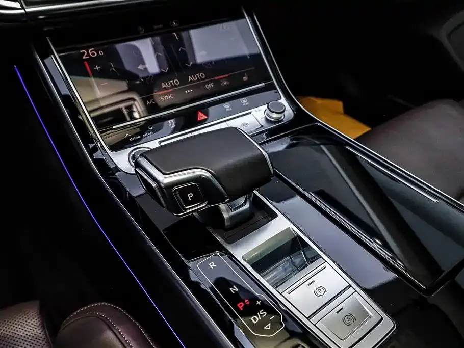 Audi A8 — фото 8