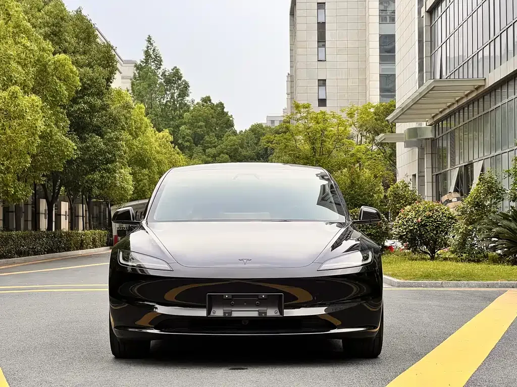 Tesla Model 3 — фото 9